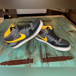 Nike Mavrk Mid 2 Men's Gray Mango Laser Orange Sneakers 38661-080 SOLD 12/18